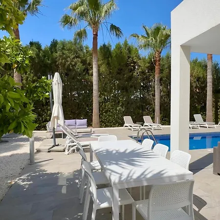 Luxury Roma Near The Coral Bay