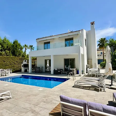 Villa Luxury Roma Near The Coral Bay