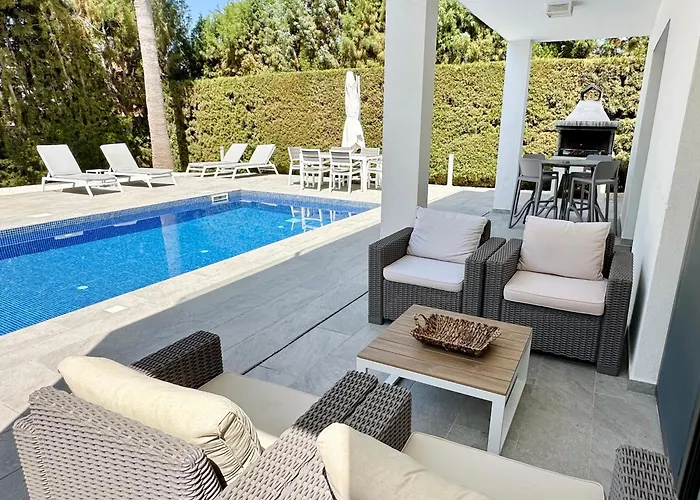 Villa Luxury Roma Near The Coral Bay