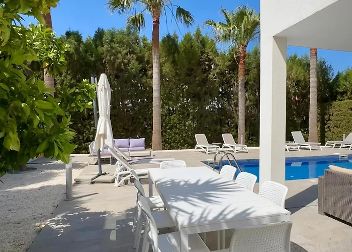 Luxury Roma Near The Coral Bay