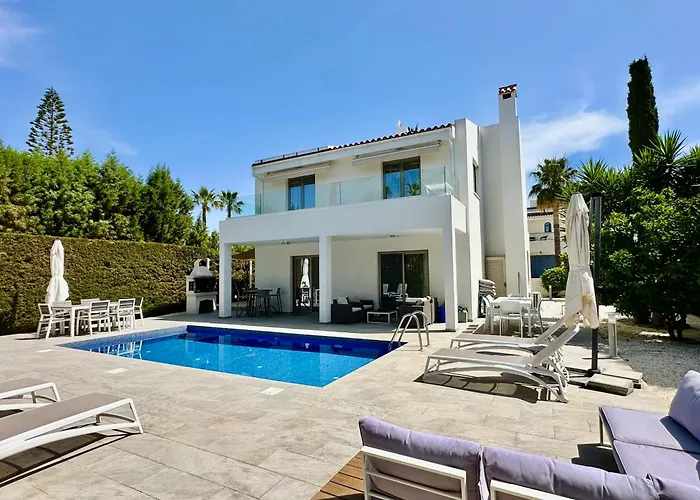 Villa Luxury Roma Near The Coral Bay