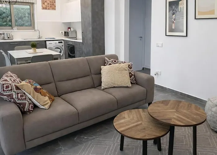 Luxury Roma Near The コーラル・ベイ